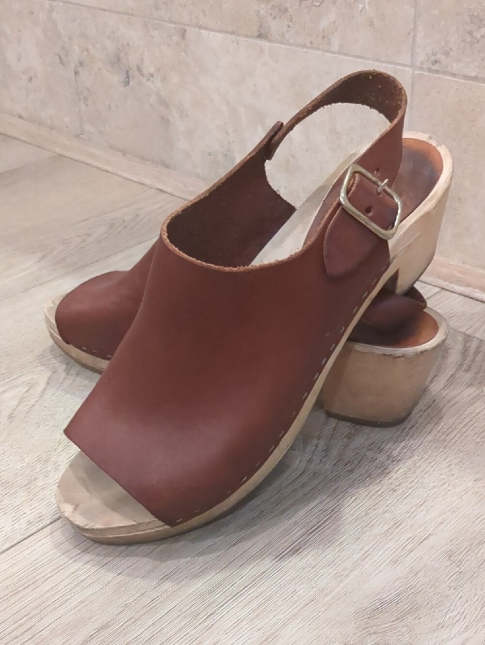 BRYR Women's Brown Leather Suzie Open-Toe Slingback Clogs, EU39